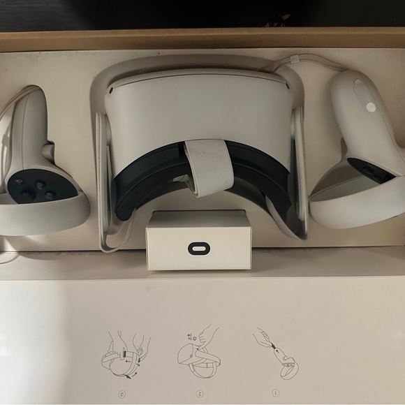 Oculus Quest 2 - Picture 2 of 3